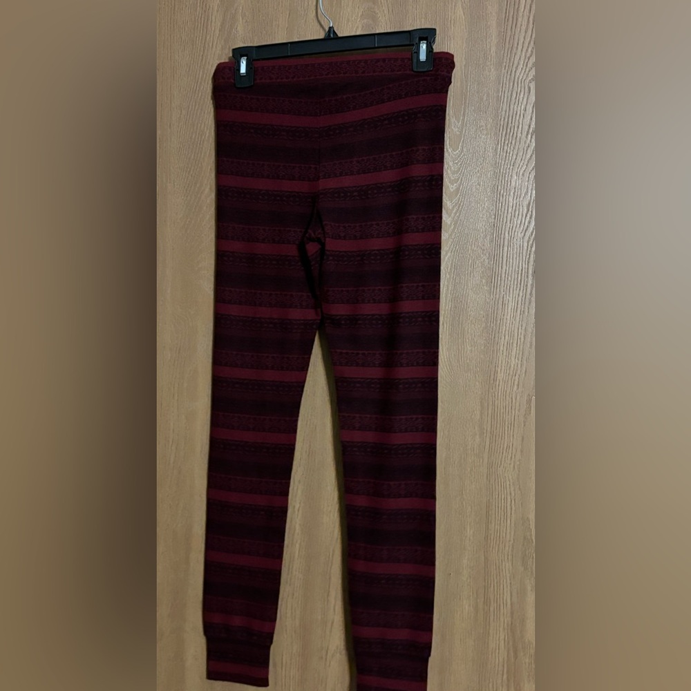 Express Warm Leggings small Maroon color